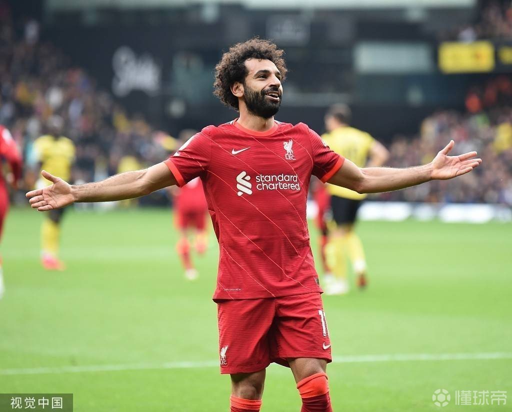 蜂鸟电竞-莱万多夫斯基巅峰对决，萨拉赫与40激战巴塞罗那分钟，挺进下一轮胜负难料！的简单介绍