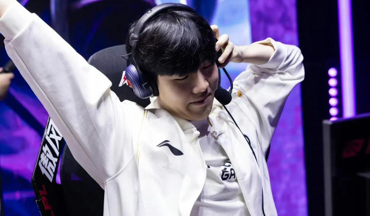 蜂鸟竞技-TheShy关键节点高光表现，巴塞罗那带队取胜！的简单介绍