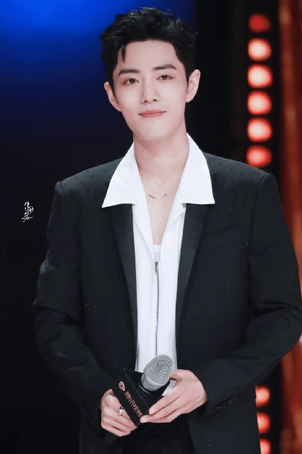 蜂鸟竞技-Karsa回归赛场,势不可挡首场状态亮眼,热火观众沸腾!的简单介绍